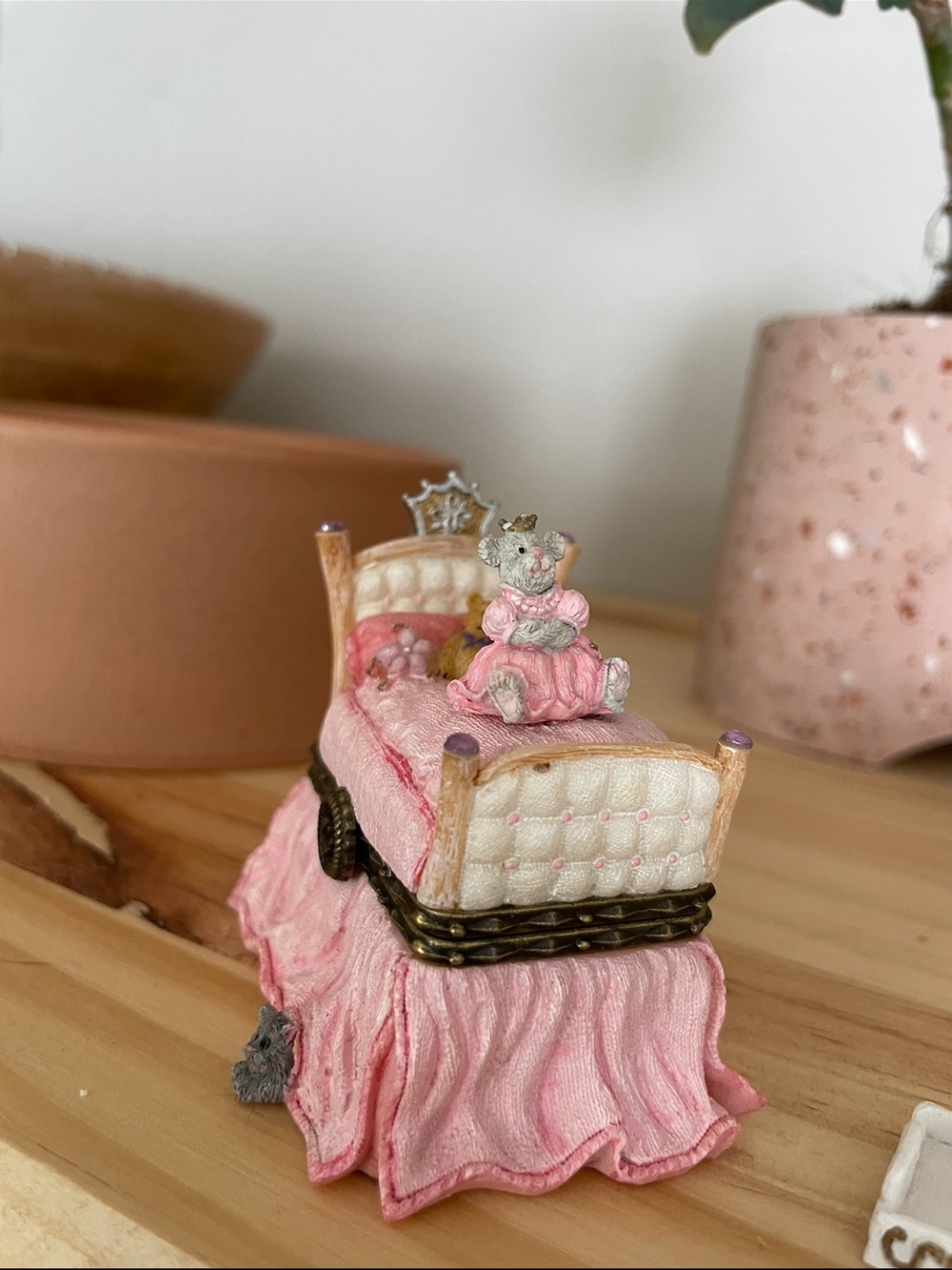 Vintage Boyd’s Bear Royal Princess Bed
